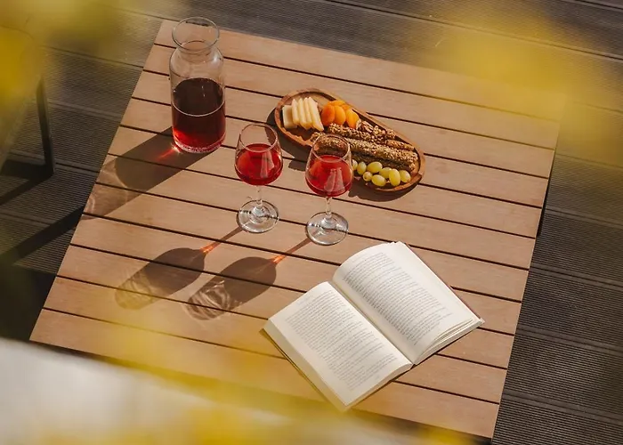 Karla, Beachside Bliss In Nyaraló *