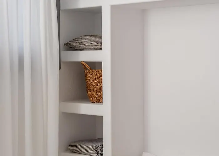 Karla, Beachside Bliss In Ájosz Prokópiosz