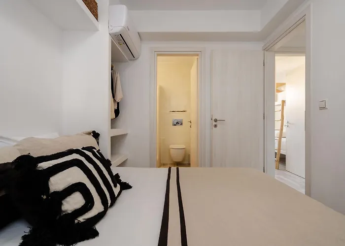 Karla, Beachside Bliss In Ájosz Prokópiosz