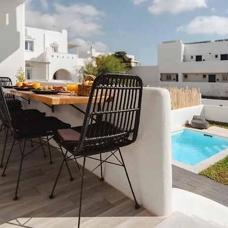 Karla, Beachside Bliss In Holiday home Agios Prokopios (Naxos)